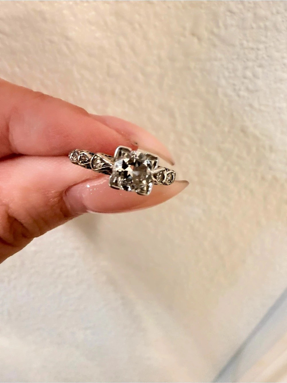 Vintage 18K White Gold Diamond Engagement Ring – Round Diamond